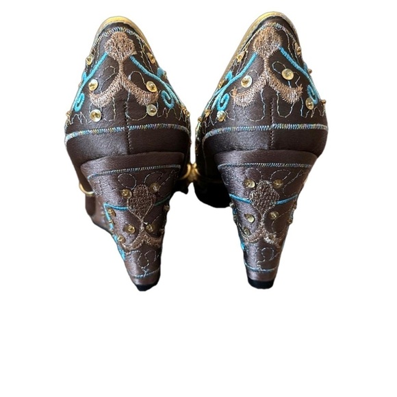 Bumper BP Embroidered Wedges. Brown/Teal. 3.5" heel. Size 8 - Picture 3 of 8